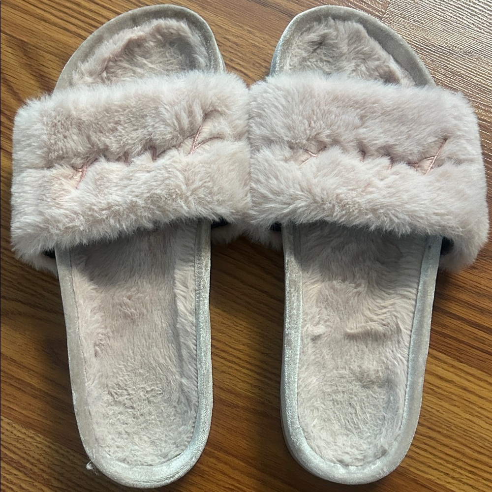 Victoria secret pink Cozy Faux Fur Slippers pink